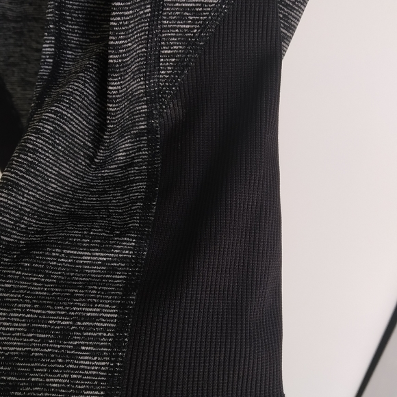 Grey and black yoga pants - Picture 3 of 4